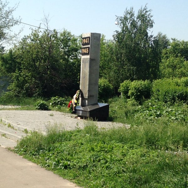 мемориальный комплекс смоленск братское кладбище. тростенец мемориальный комплекс. мемориал синявинские высоты обелиск. памятники калининграда братская могила советских воинов. кириши ленинградская область мемориал.