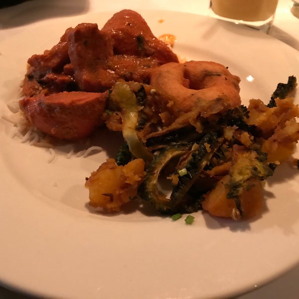 4/8/2017 tarihinde Kris C.ziyaretçi tarafından Chola Eclectic Indian Cuisine'de çekilen fotoğraf