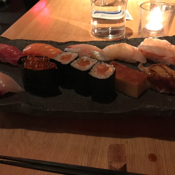 Das Foto wurde bei Sushi Azabu von Kris C. am 8/11/2017 aufgenommen