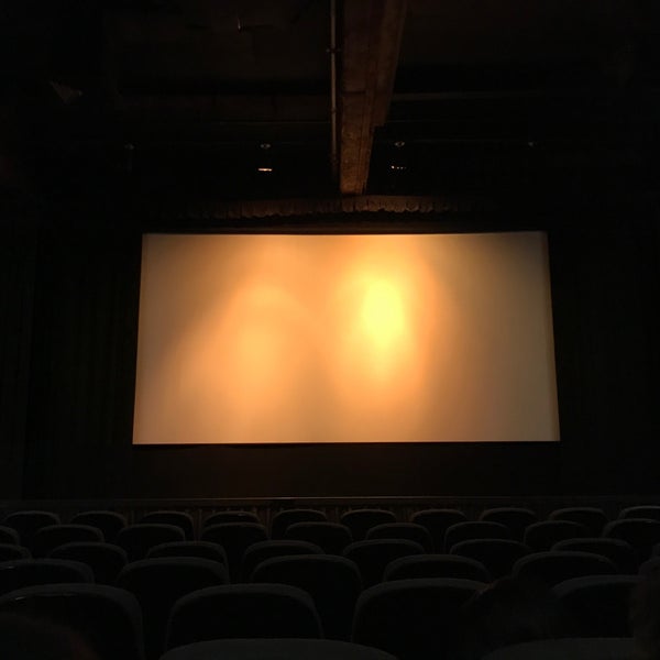 4/14/2017에 Kris C.님이 Landmark&#39;s Sunshine Cinema에서 찍은 사진
