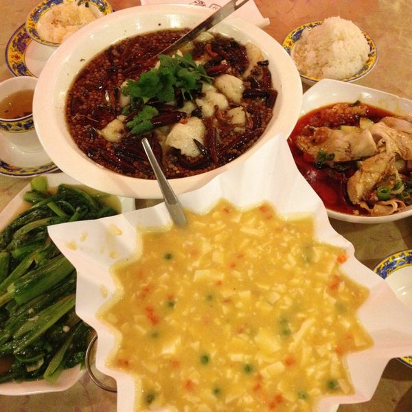 Das Foto wurde bei Lan Dining Restaurant 蘭餐厅 von Bonnie L. am 8/4/2013 aufgenommen