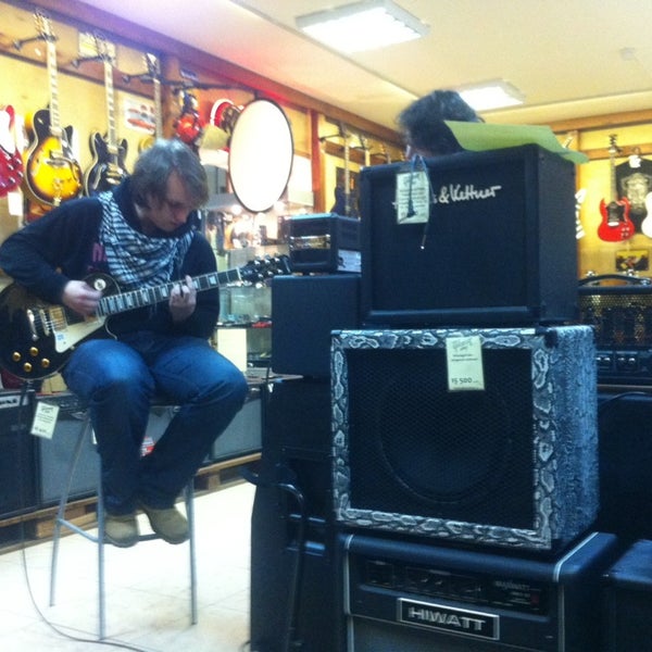 Photo taken at Gibson Shop by Федя Е. on 2/15/2014