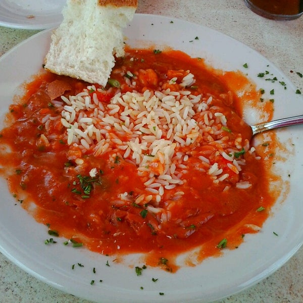 Foto tomada en Dodie&#39;s Cajun Restaurant  por Jody K. el 7/4/2013