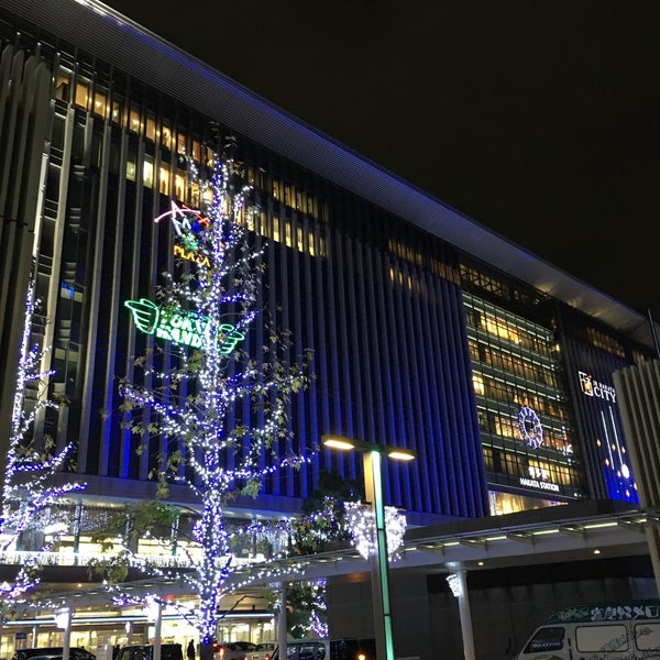 Снимок сделан в Hakata Station пользователем tsuyosson 12/17/2015