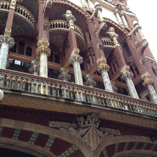 รูปภาพถ่ายที่ Palau de la Música Catalana โดย tsuyosson เมื่อ 4/26/2013