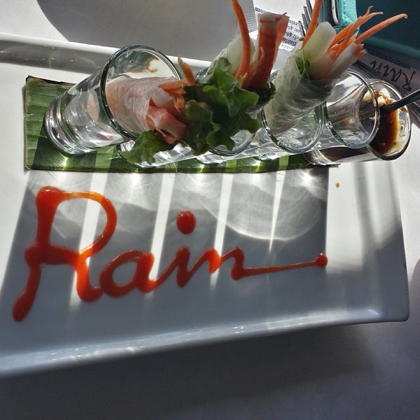 Снимок сделан в Rain Thai and Sushi Bar пользователем Oliver H. 11/3/2013