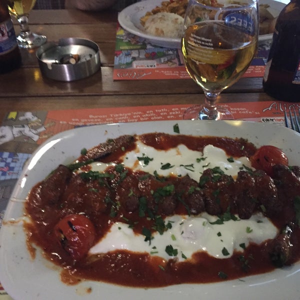 5/23/2015에 Yiğit D.님이 Alins Cafe Restaurant에서 찍은 사진