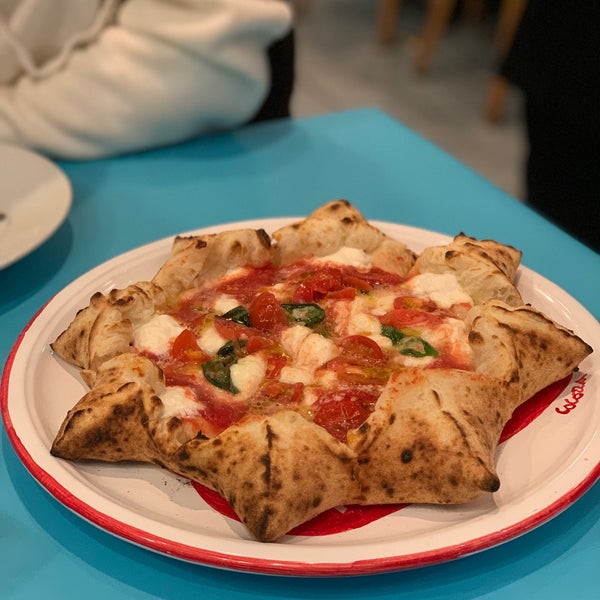 Foto tomada en Pizzeria da peppe Napoli Sta&#39;ca  por S. S. el 1/27/2022