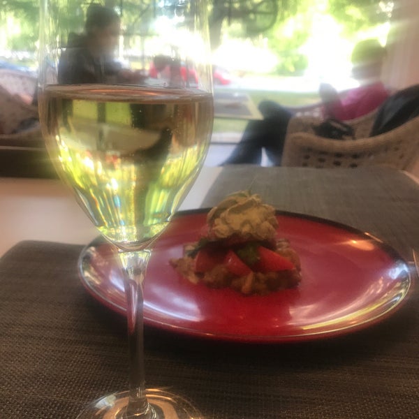 6/10/2018 tarihinde Anastasia N.ziyaretçi tarafından Ресторан Erarta'de çekilen fotoğraf