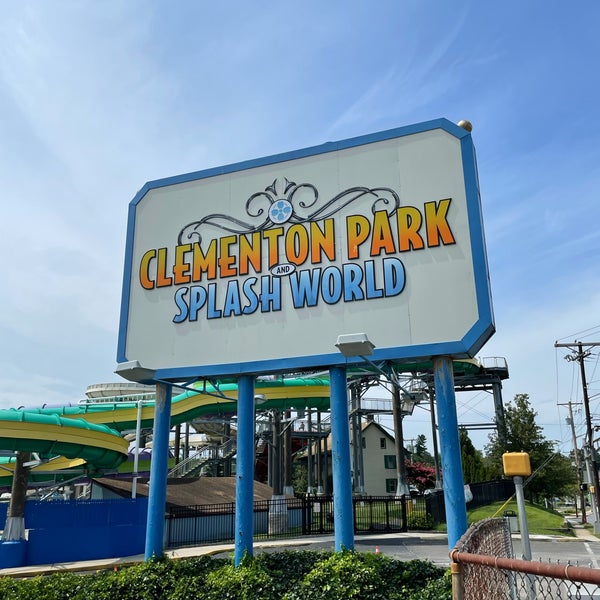 รูปภาพถ่ายที่ Clementon Park &amp; Splash World โดย Andrew W. เมื่อ 8/7/2021