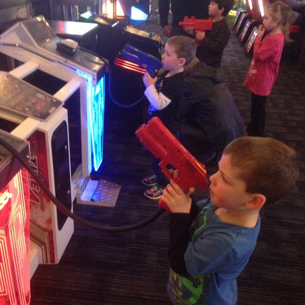 Photo taken at Dave &amp; Buster&#39;s by Zach J. on 1/23/2015
