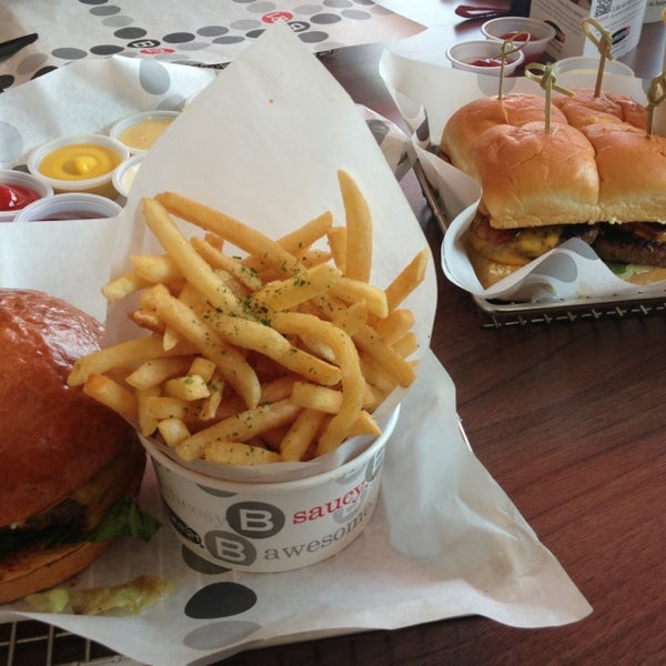 9/7/2013에 Xavier O.님이 Burger 21에서 찍은 사진