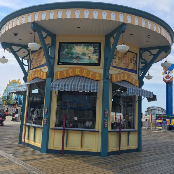 Mariners Landing Amusement Park in Wildwood