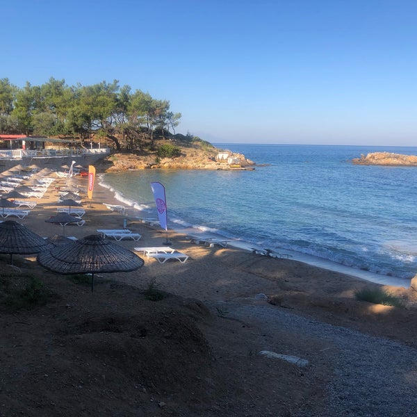 รูปภาพถ่ายที่ Rainbow Bay Özdere / Beach Hotel Restaurant โดย Seynur M. เมื่อ 7/22/2019