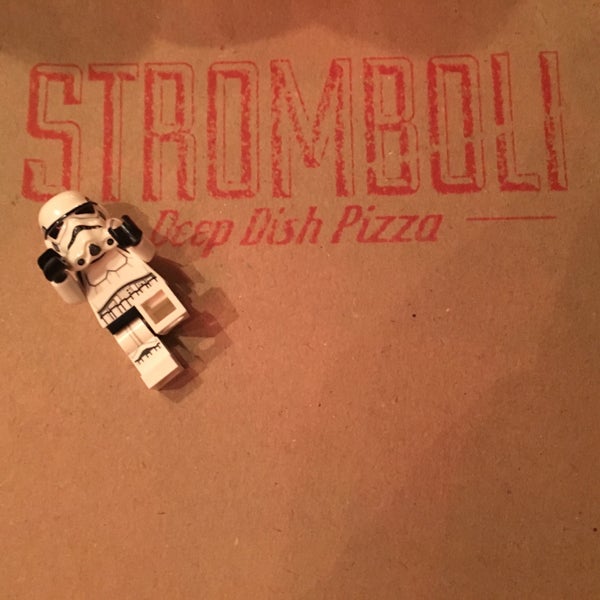 Das Foto wurde bei Stromboli Deep Dish Pizza von Heidi R. am 1/17/2016 aufgenommen