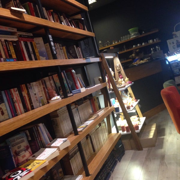 8/16/2017 tarihinde TC Demet B.ziyaretçi tarafından Serin Kültür Kitap &amp; Kafe'de çekilen fotoğraf