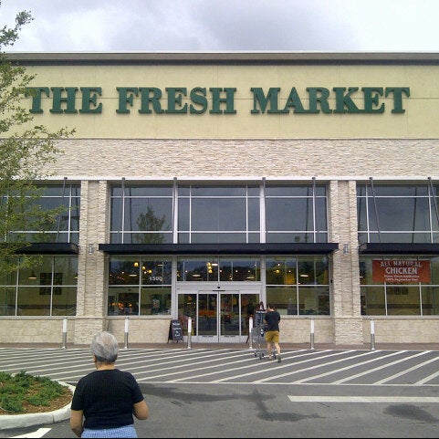 รูปภาพถ่ายที่ The Fresh Market โดย Kimber Red C. เมื่อ 8/14/2013