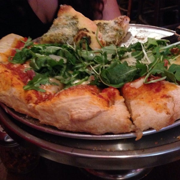 9/22/2013にJose D.がSi No Corro Me Pizzaで撮った写真