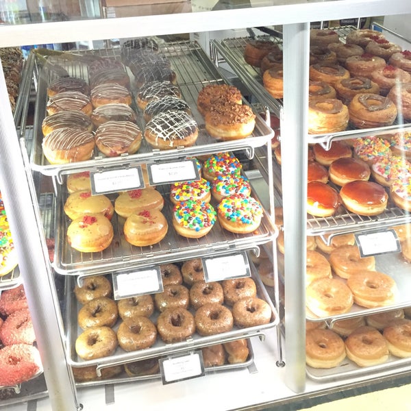 Photo taken at DK&#39;s Donuts by Mesh .. on 9/27/2015