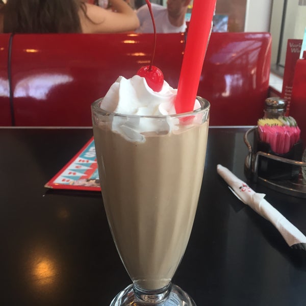 Photo taken at Ruby&#39;s Diner by Berenice V. on 8/26/2017
