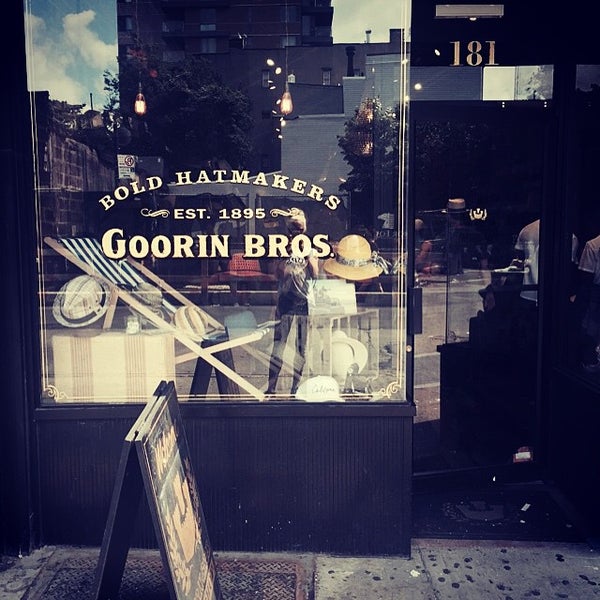 Foto tirada no(a) Goorin Bros. Hat Shop - Williamsburg por Mary Elise Chavez em 6/21/2015