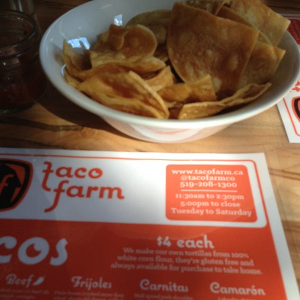รูปภาพถ่ายที่ Taco Farm โดย Mark H. เมื่อ 7/12/2013