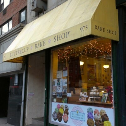 รูปภาพถ่ายที่ Buttercup Bake Shop โดย Chris T. เมื่อ 12/19/2012