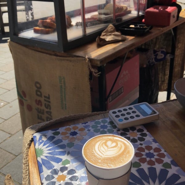 5/1/2018 tarihinde Gziyaretçi tarafından Lever &amp; Bloom Coffee'de çekilen fotoğraf