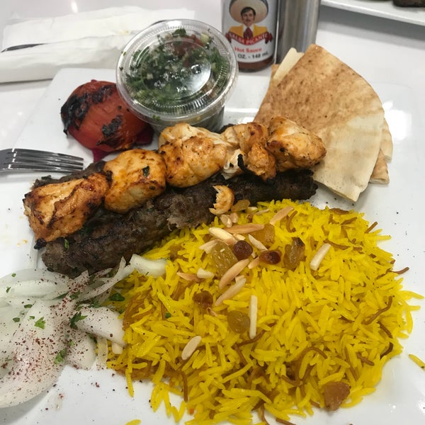 Das Foto wurde bei Sahara Taste of the Middle East von Jaime K. am 7/30/2018 aufgenommen