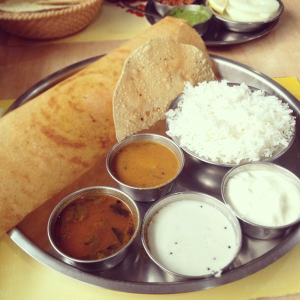 Снимок сделан в Branto Indian Vegetarian Restaurant пользователем Verena H. 12/23/2012