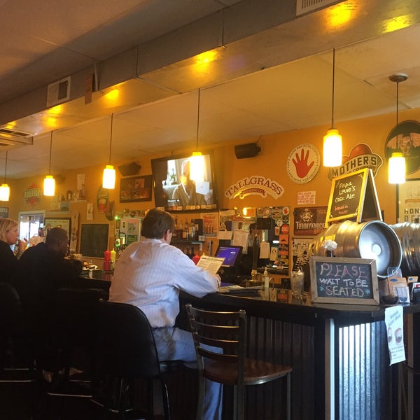 1/28/2015 tarihinde Zachary C.ziyaretçi tarafından Green Room Burgers &amp; Beer'de çekilen fotoğraf
