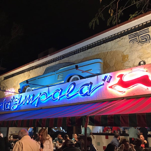 รูปภาพถ่ายที่ Cafetería Impala โดย Ross เมื่อ 2/2/2020