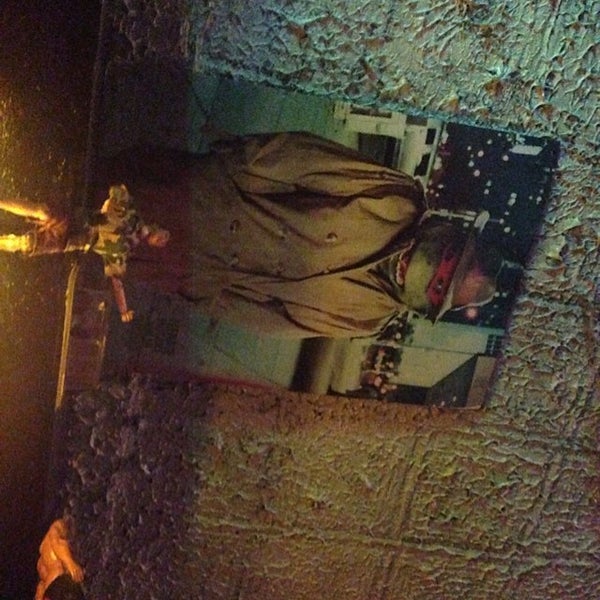6/13/2014にSteve K.がGotham City Loungeで撮った写真