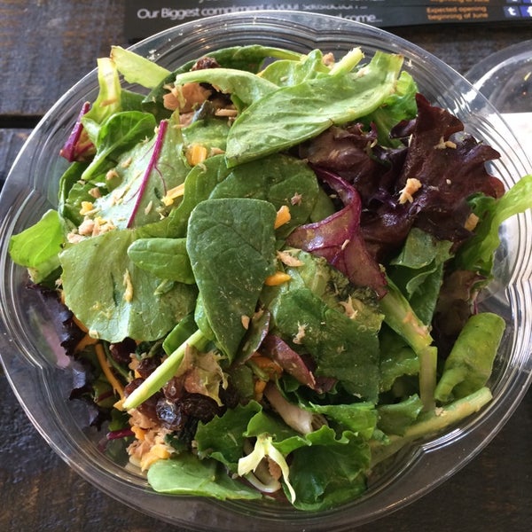 Das Foto wurde bei GreenStreets Salads von Alan am 6/6/2014 aufgenommen