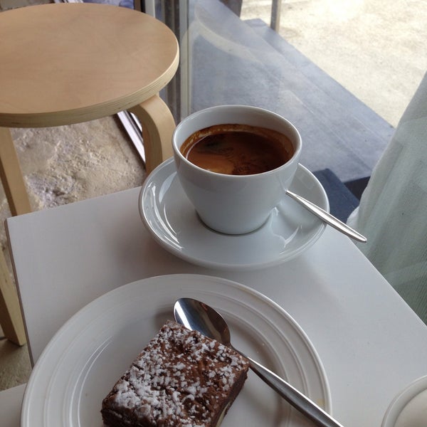 First time here, had a long black and brownie, perfect for mid afternoon pick-me-up. Friendly service, will be back.