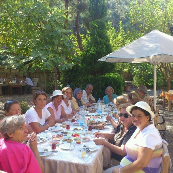 Photo taken at Alkaya Cafe Tandır-Tuzda Balık&amp;Tavuk by Alkaya Ş. on 7/28/2013
