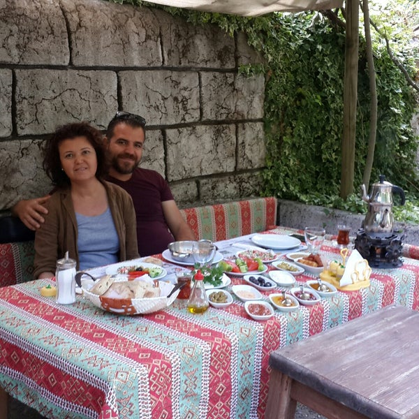 Photo taken at Alkaya Cafe Tandır-Tuzda Balık&amp;Tavuk by Alkaya Ş. on 5/29/2017