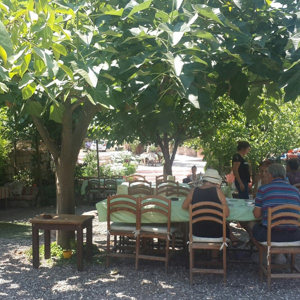 รูปภาพถ่ายที่ Alkaya Cafe Tandır-Tuzda Balık&amp;Tavuk โดย Alkaya Ş. เมื่อ 9/2/2017