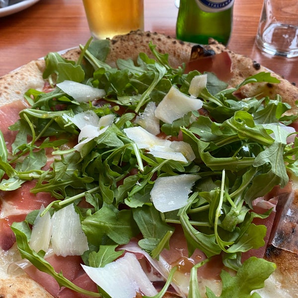 11/3/2021 tarihinde Lucille F.ziyaretçi tarafından Spacca Napoli Pizzeria'de çekilen fotoğraf