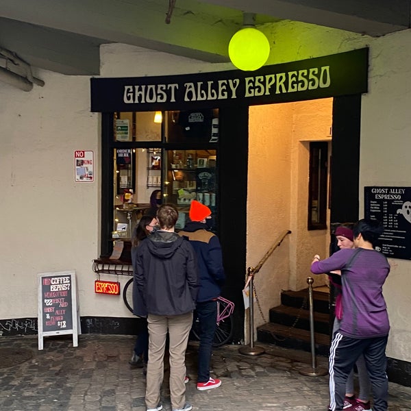 2/15/2022 tarihinde Lucille F.ziyaretçi tarafından Ghost Alley Espresso'de çekilen fotoğraf