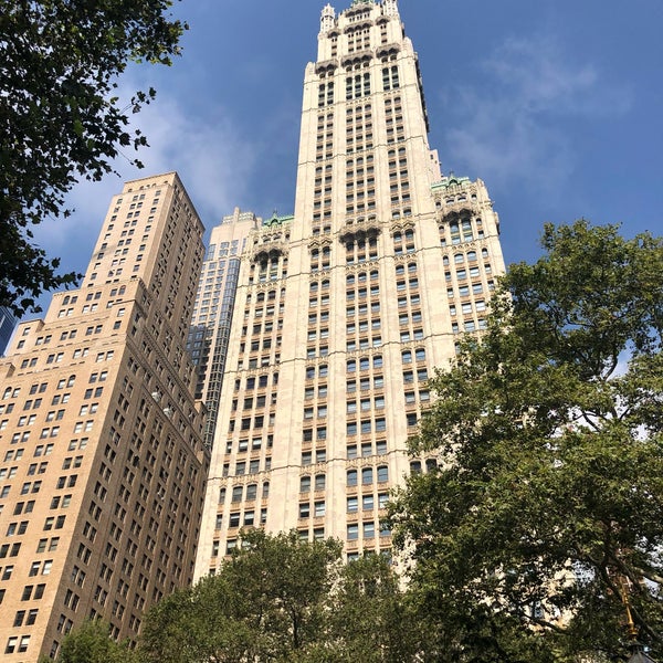 รูปภาพถ่ายที่ Woolworth Building โดย Lucille F. เมื่อ 8/8/2019