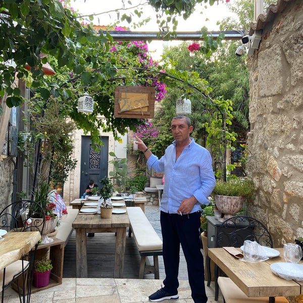 Foto diambil di 2Kapı Restaurant &amp; Lounge oleh Güner K. pada 7/29/2021