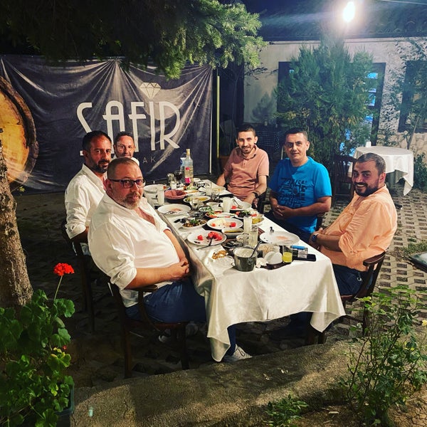 รูปภาพถ่ายที่ Safir Konak Hotel &amp; Restaurant โดย DOĞUŞ 🌓 เมื่อ 8/3/2021