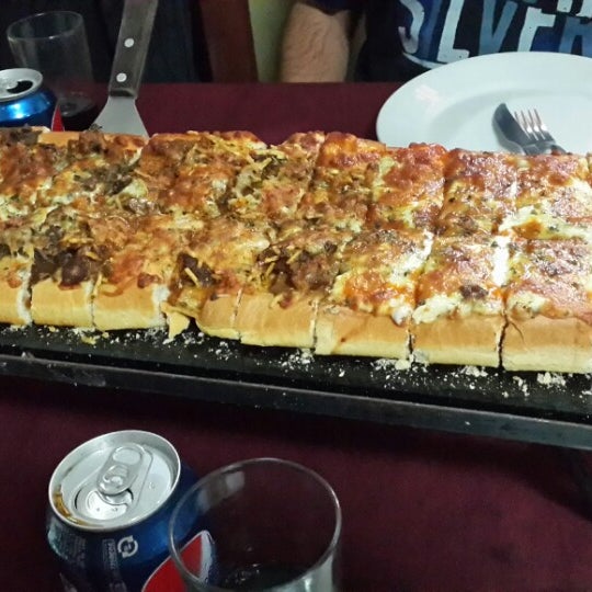 5/1/2014 tarihinde Adriana E.ziyaretçi tarafından La Pizza Mia'de çekilen fotoğraf
