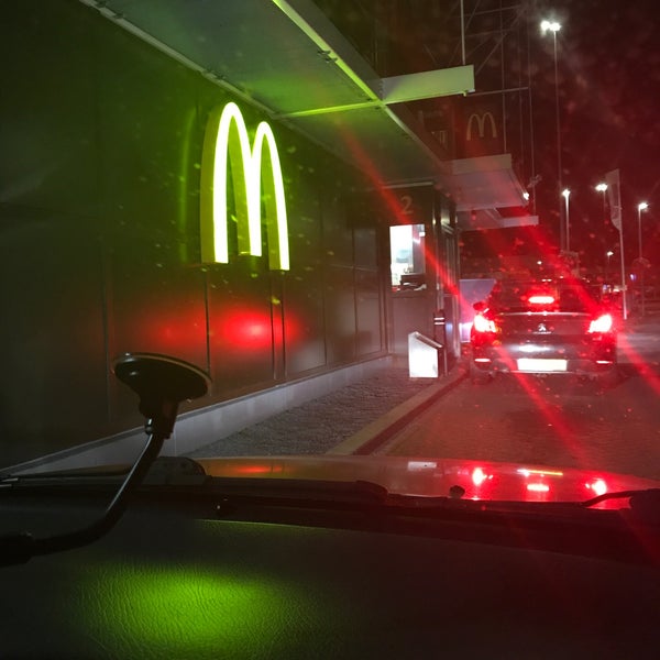 Foto tirada no(a) McDonald&#39;s por İjlal S. em 6/7/2017