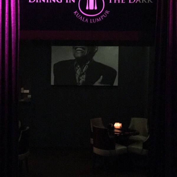 9/2/2018 tarihinde SindyKsyziyaretçi tarafından Dining In The Dark KL'de çekilen fotoğraf