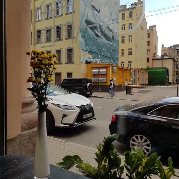 รูปภาพถ่ายที่ KЛEVER cafe โดย Oleg เมื่อ 5/4/2019