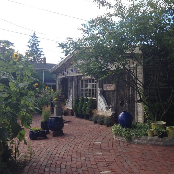 Blumen Gardens 403 Edward St