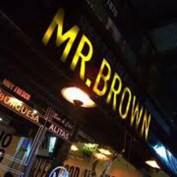 Foto tirada no(a) Mr. Brown por Myriam B. em 12/20/2016