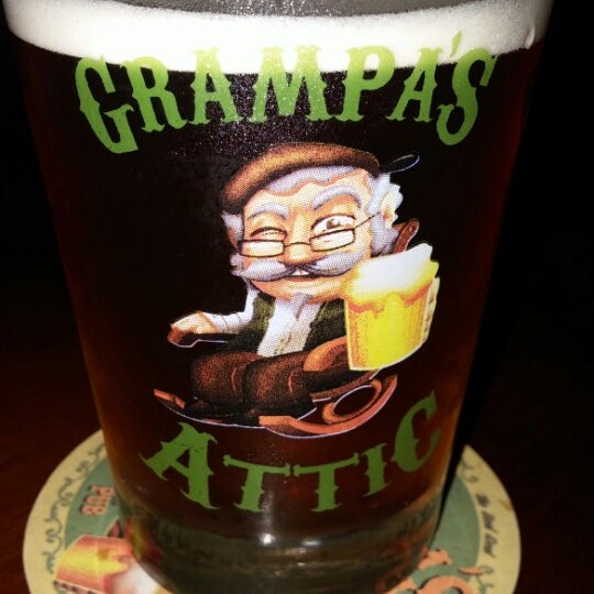 Foto tirada no(a) Grampa&#39;s Attic Pub por Jafé J. em 10/19/2014
